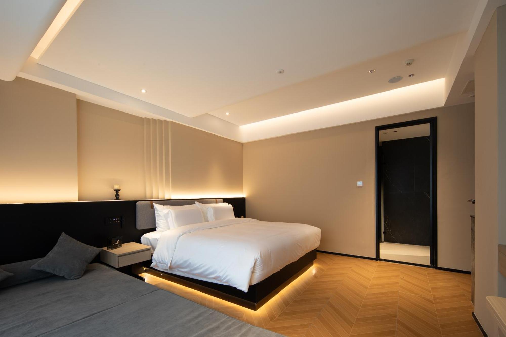 See You Soon At The Ritz Rose Summer Hotel Sanya Exterior foto